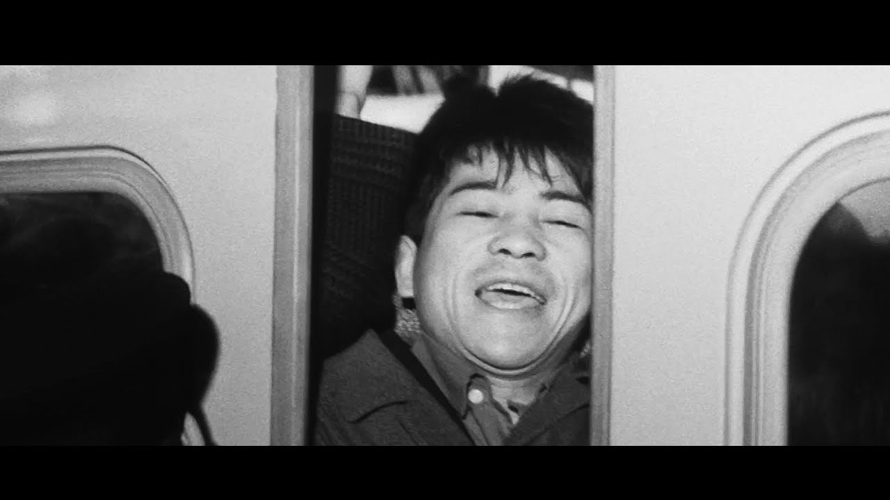 Шокирующие кадры переполненного поезда в период быстрого экономического роста Японии