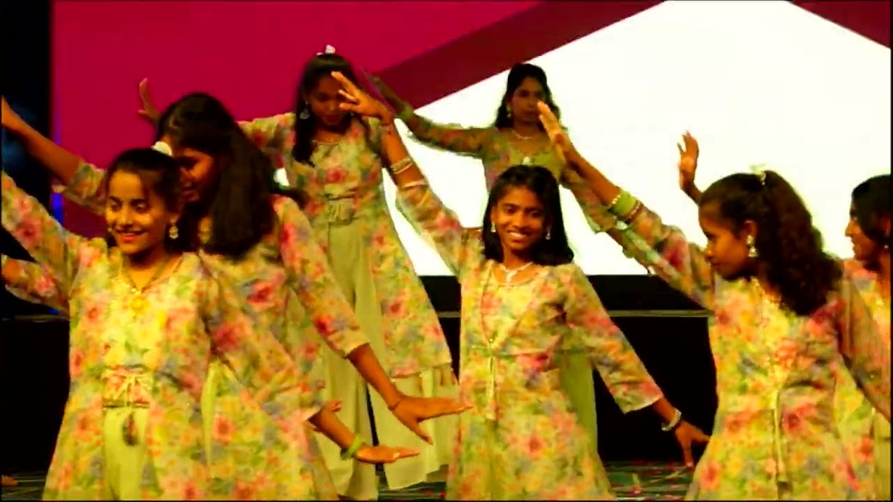 Day 2 Dance by 8th Girls Madhuri hits on ANNUAL DAY SRN MEHTA CBSE SCHOOL KALABURAGI