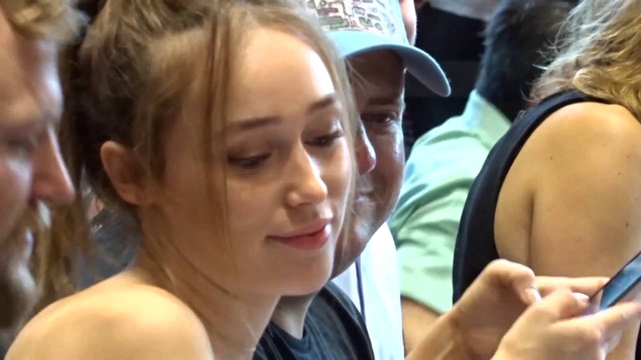 Alycia Debnam-Carey signing pt.1 Comic Con Copenhagen 2016 Sep 25