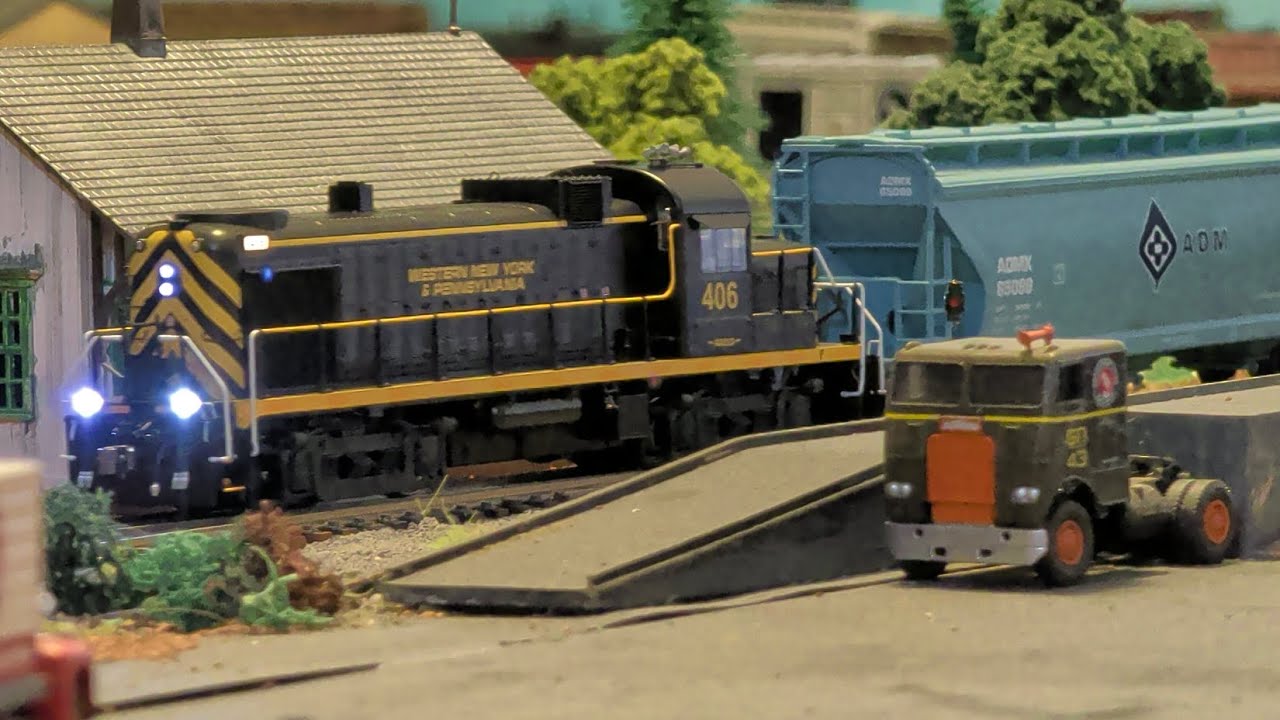 Bowser RS3M #406 on the Arcadia Loop w/ Freight Clips - Breaking in the Loco! - 3/16/26 