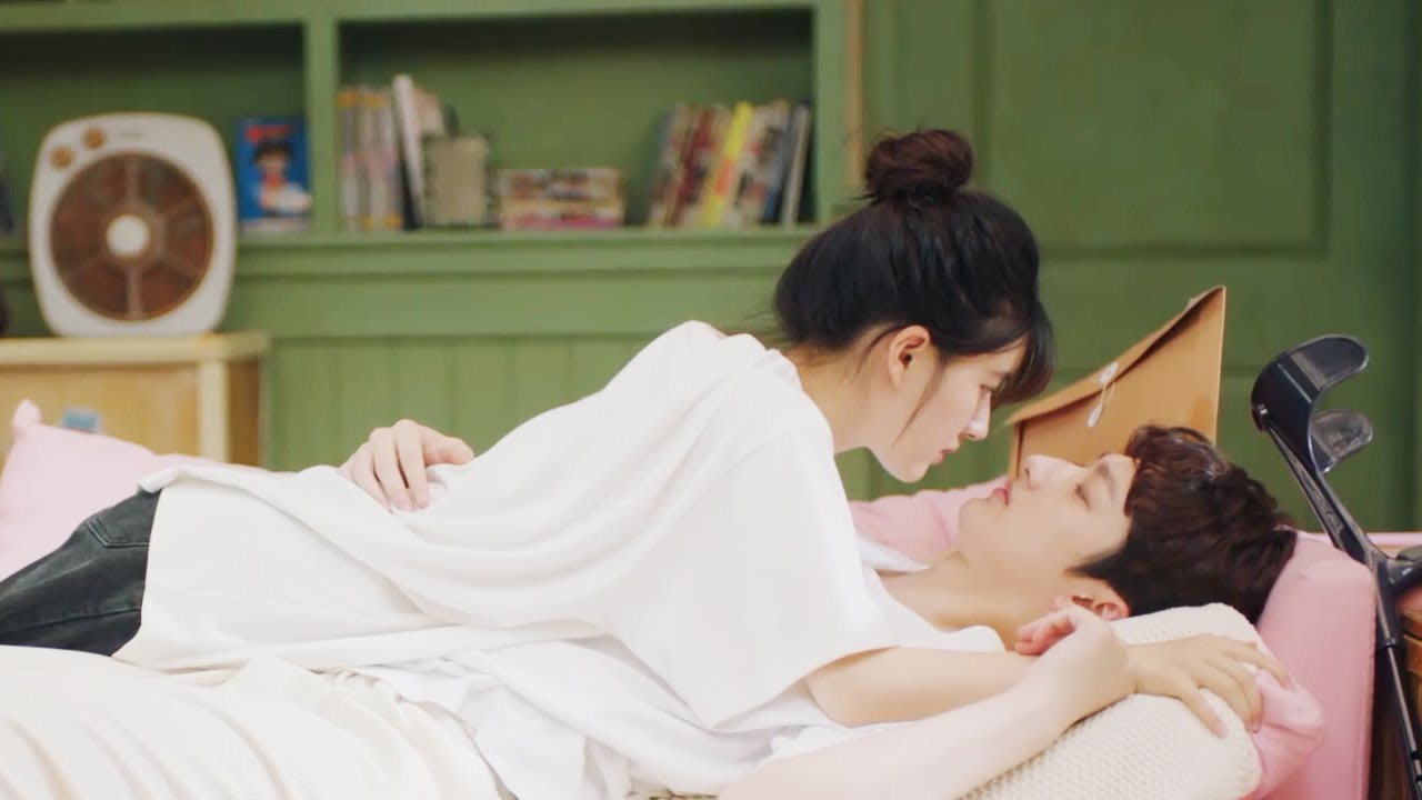 Holding you is holding my whole world❣ |Please Feel at ease Mr.Ling