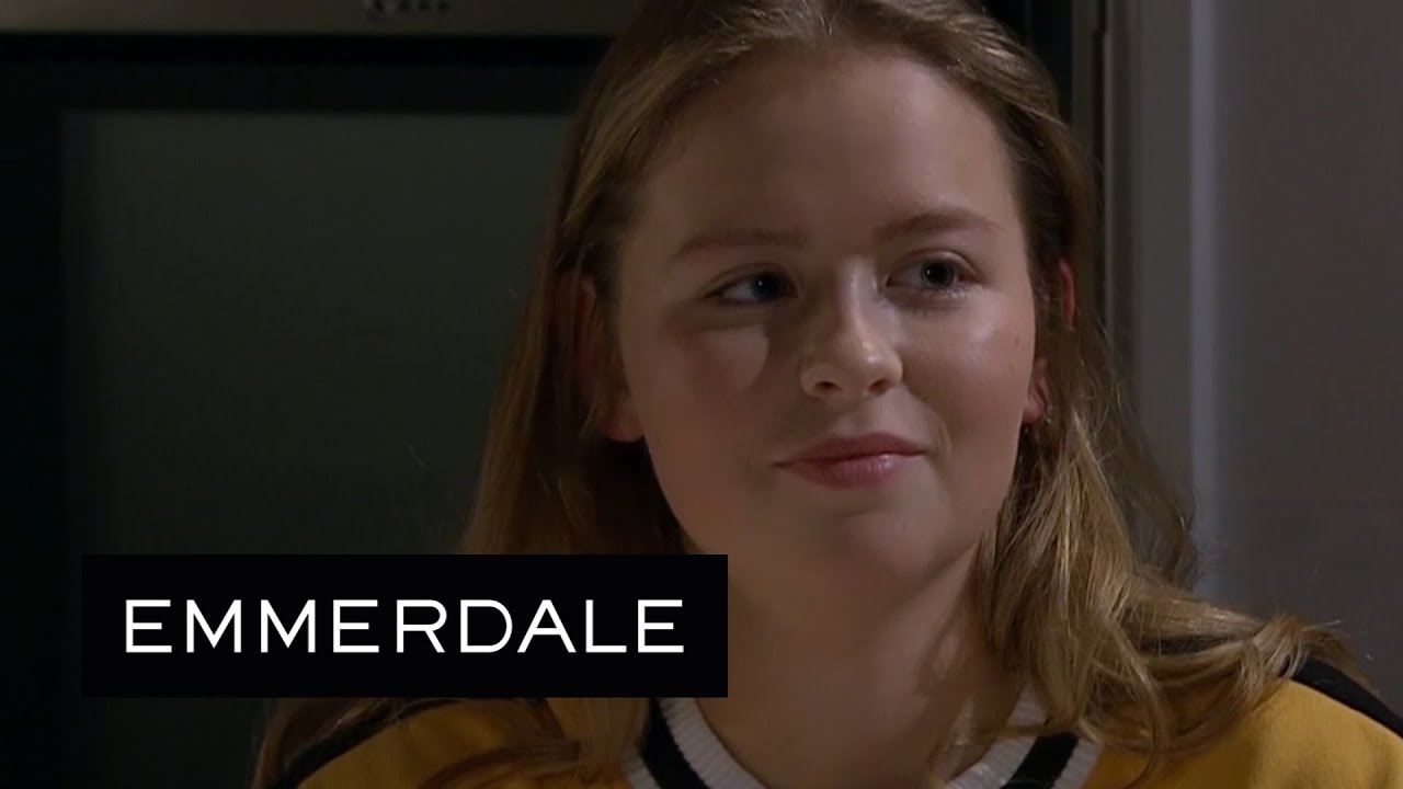 Emmerdale - Liv Opens Up About Her Asexuality to Aaron