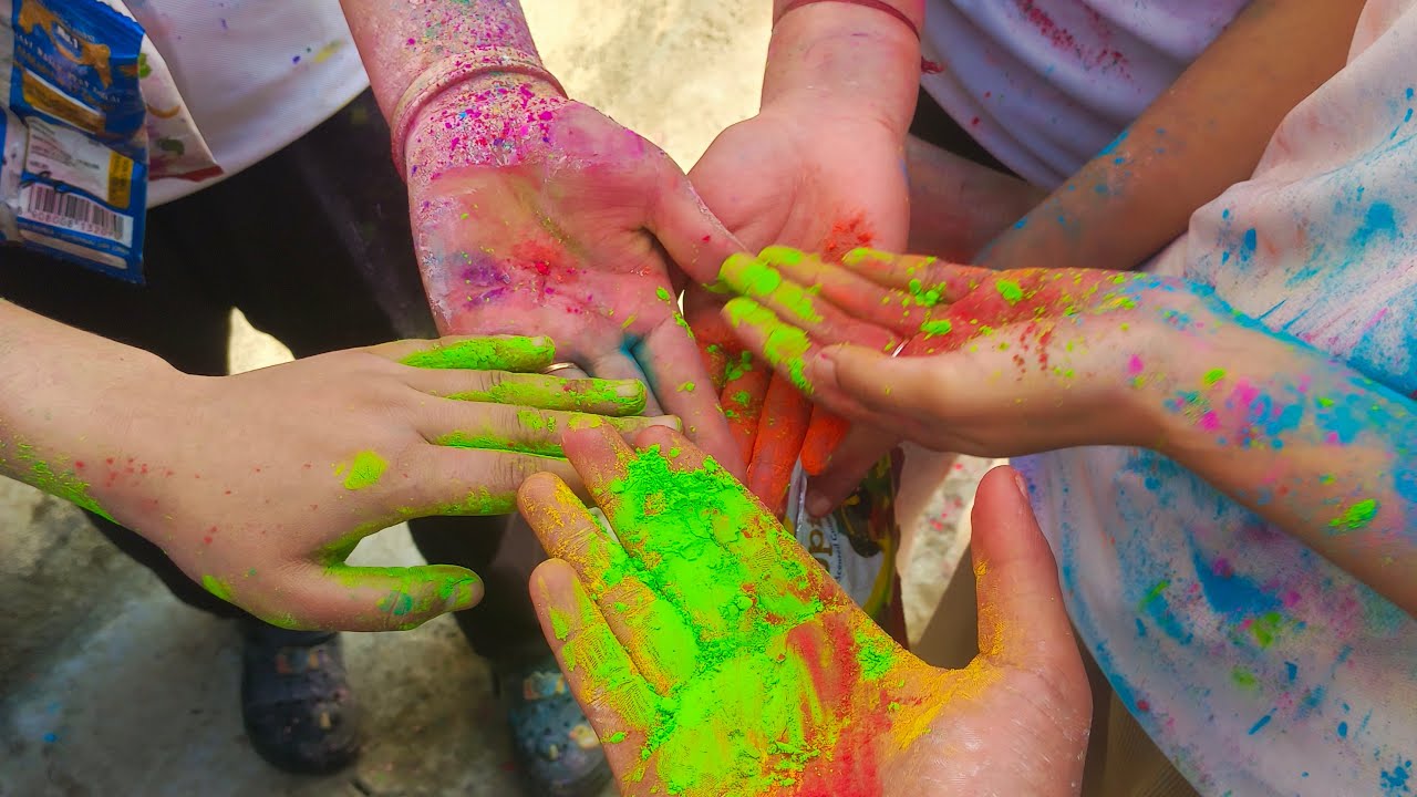 Pahadi Moments is live! holi haii