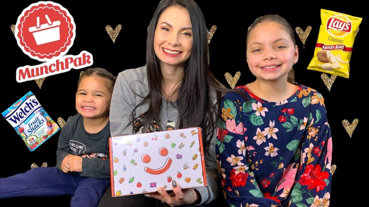 MUNCHPAK- TRYING INTERNATIONAL SNACKS FROM AROUND THE WORLD!