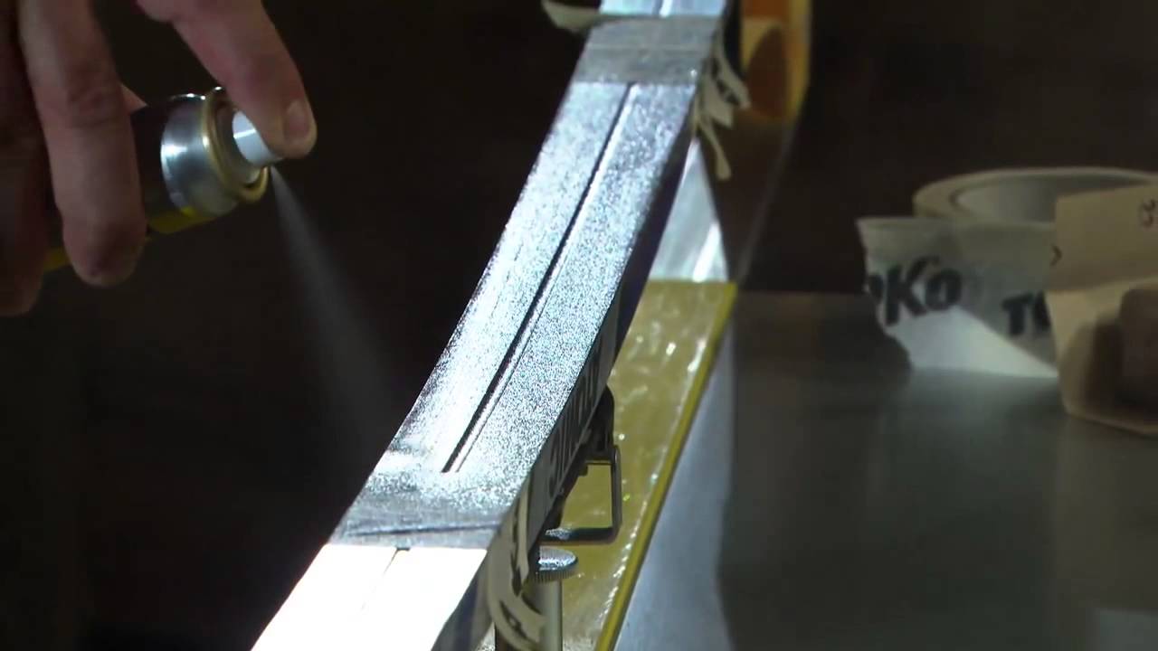 Nordic  Waxing of the grip zone using Gripspray