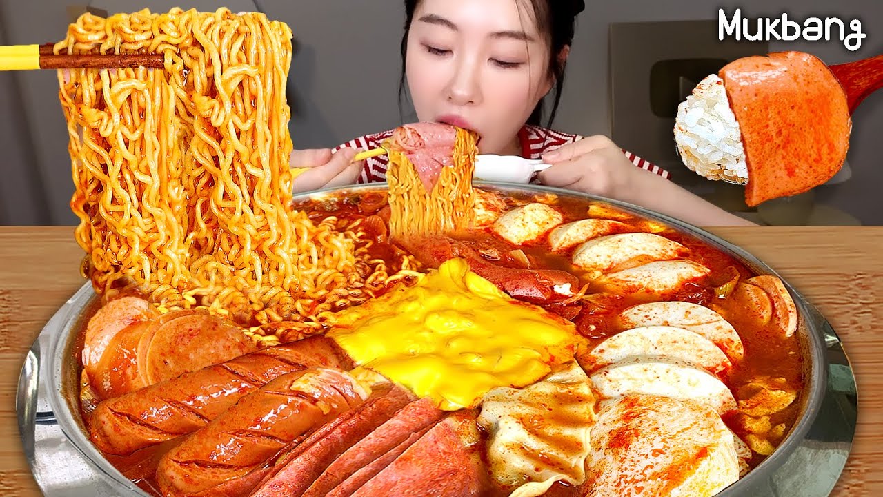 가을맞이 얼큰칼칼~한 햄폭탄 부대찌개 먹방🔥 Spicy Sausage Stew MUKBANG