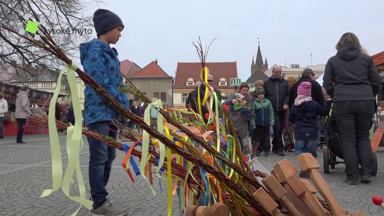 Vysoké Mýto / Návštěvníky jarního kujebáckého jarmarku neodradilo ani rozmarné počasí