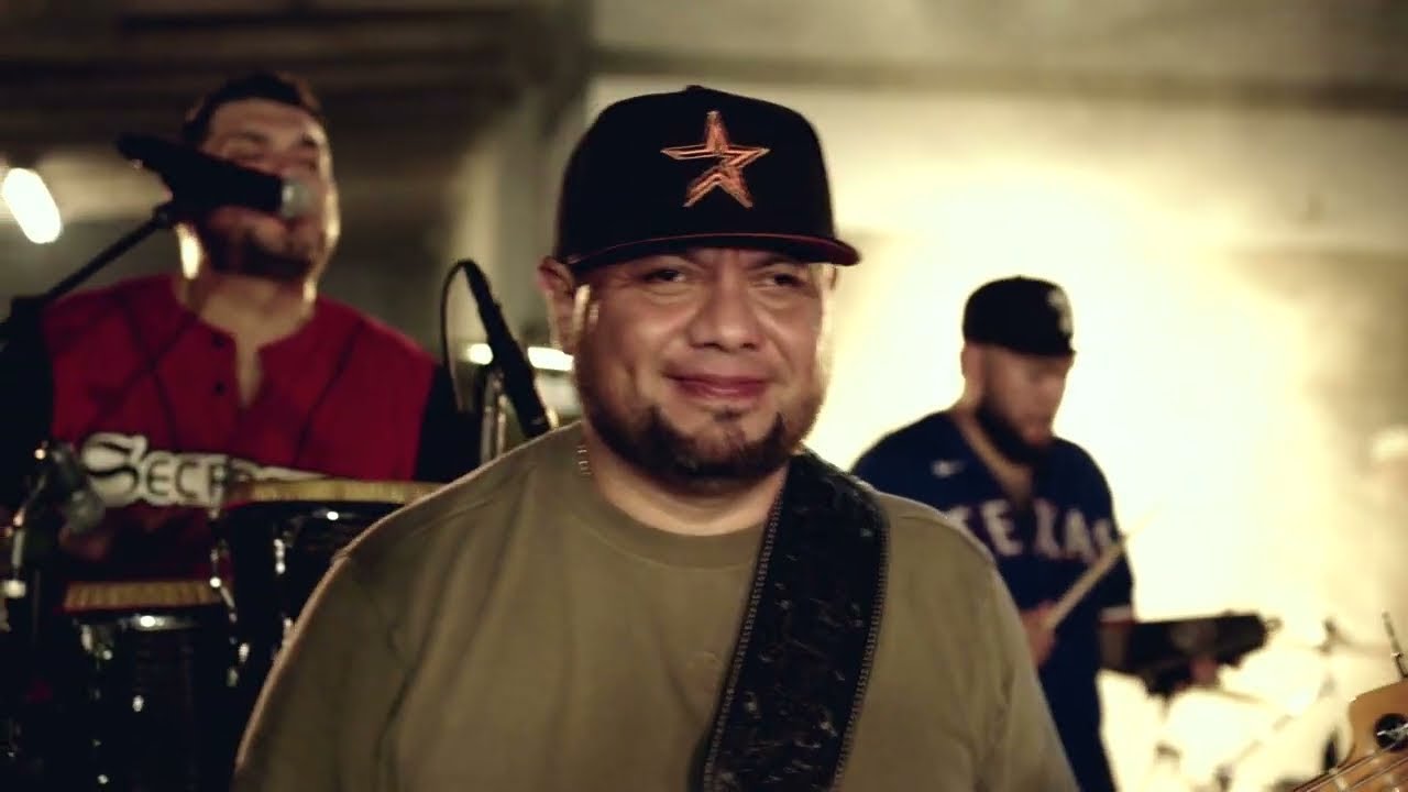 Secretto feat. Los Morales - A Bailar La Cumbia