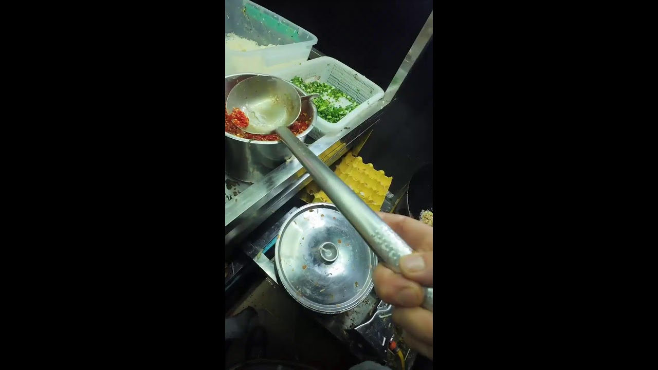 Live broadcast of street food specialties and fruit delicacies
