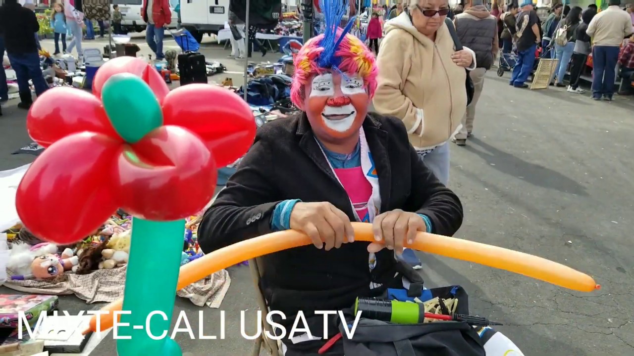 El Payaso Foquito haciendo figuras con globos nos cuenta su hisotoria en el Remate Cherry