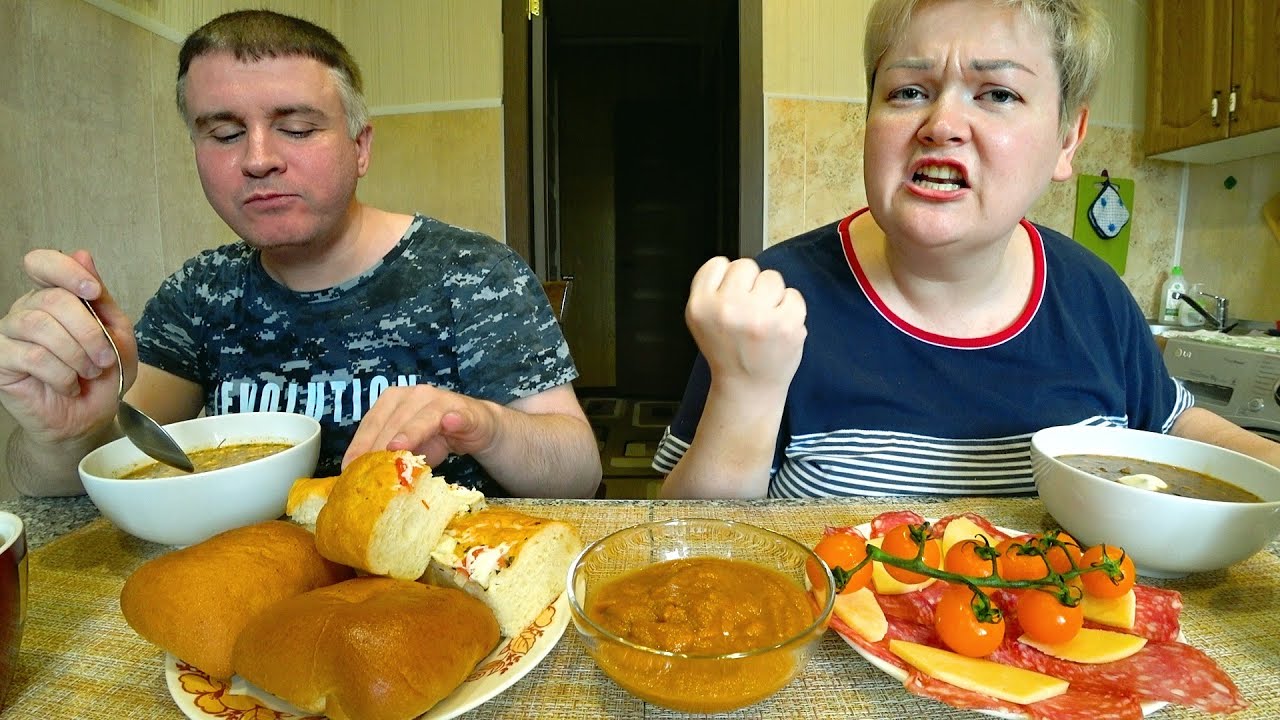 Мукбанг Вован со мной только из за ДЕНЕГ, мучается и ТЕРПИТ меня, а я с утра уже БАХНУЛА) Обед суп