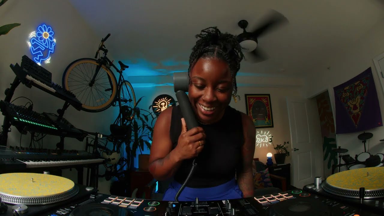 A NEO-SOUL SOUNDSCAPE FT. JAMIROQUAI, ERYKAH BADU, OUTKAST, MALCOLM JAMAL WARNER, MOONCHILD, & MORE