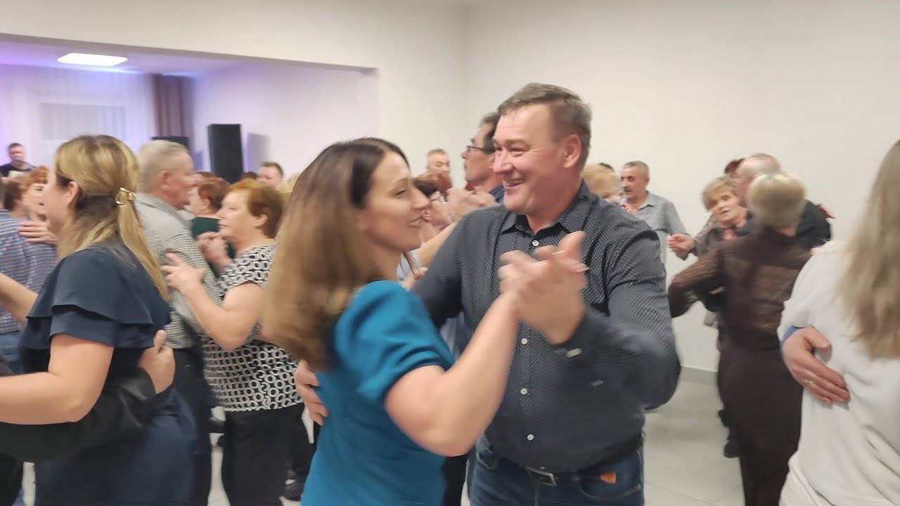 7 lutego 2026 Pełna sala tańczących GOŚCI w  Mokrzcu na Karnawałowej ZABAWIE 