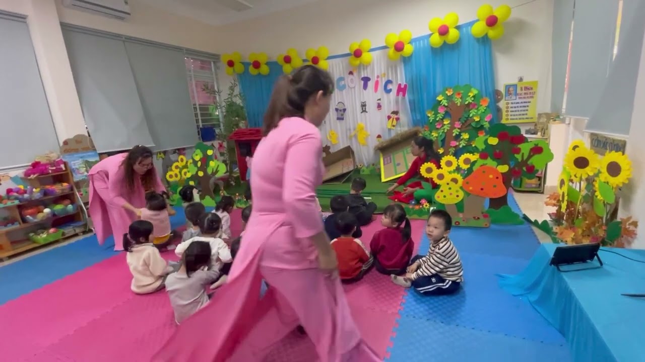 Truyện: Ba chú heo con  . Đối tượng 3-4 tuổi (GV: Nguyễn Thị Thanh Dung -MN Kim Phú)