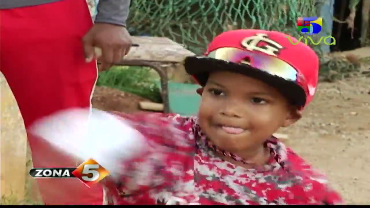 Con apenas 4 años niño promete ser una gran leyenda en el Béisbol Zona 5