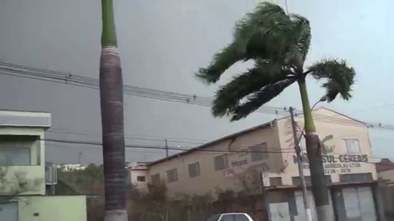 vento a 120 KM Por hora em Tres Corações