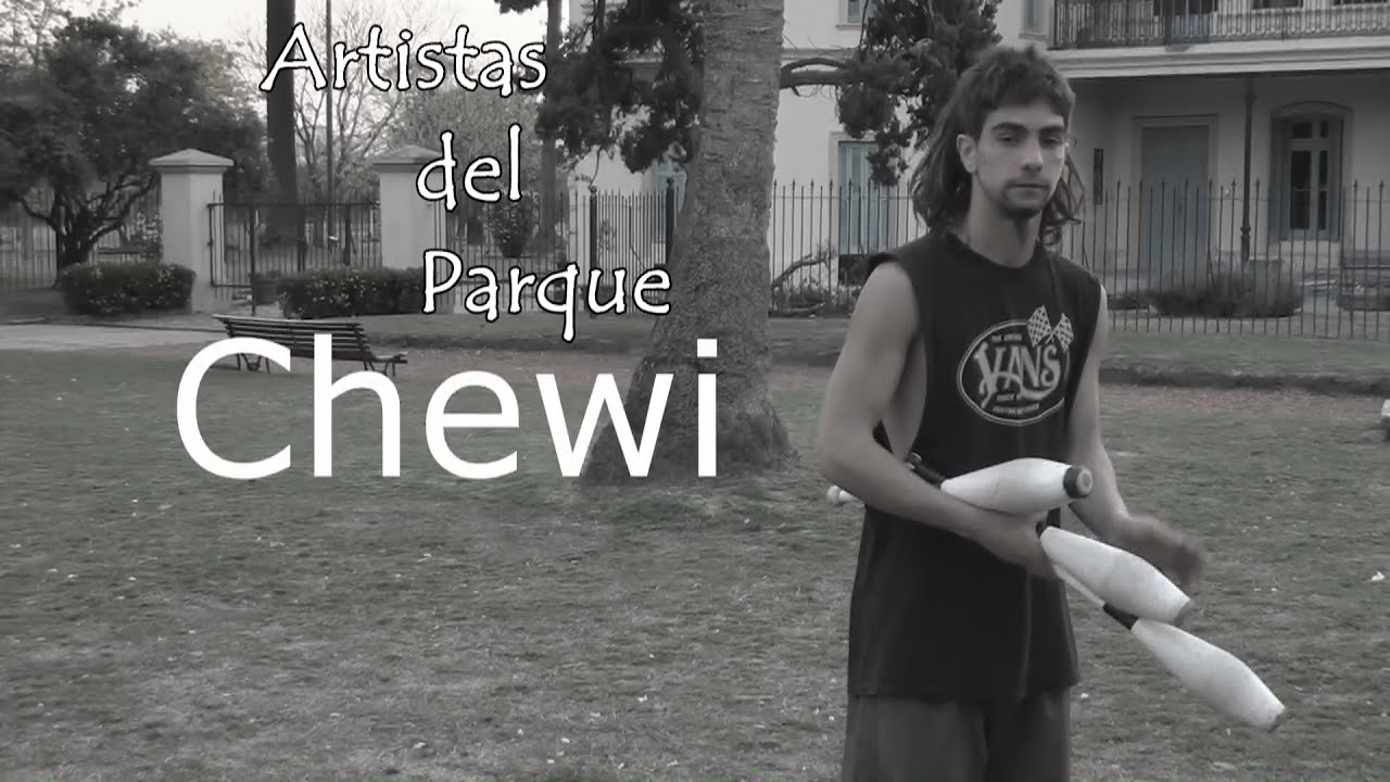 Artistas del Parque - Chewi jugando 3 Clavas