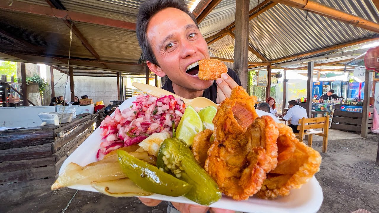 Street Food in Guatemala!! 🥓 CRISPIEST CHICHARRON with Jalapeños!! 🫑