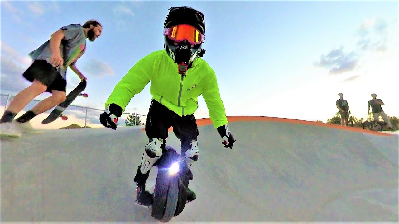 HIGH SPEED HALF E-BIKE 2800W VS. SKATEPARK: Fast Onewheel Type E-scooter Takes on Modern Pump Track!
