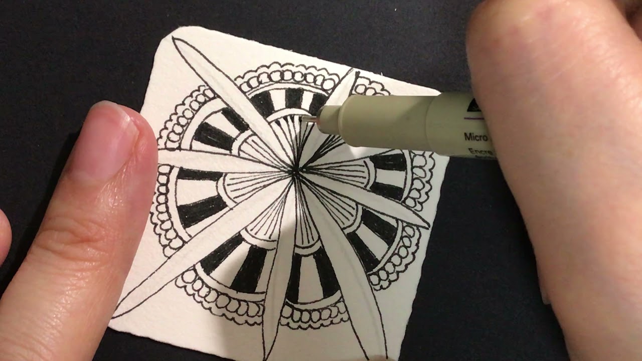 Inktober Zentangle 2021 Day18 Moon pie