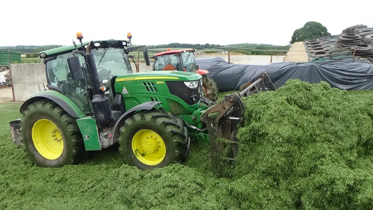 Silage 2022 - Buckraking grass on the pit with John Deere 6155R & Kubota