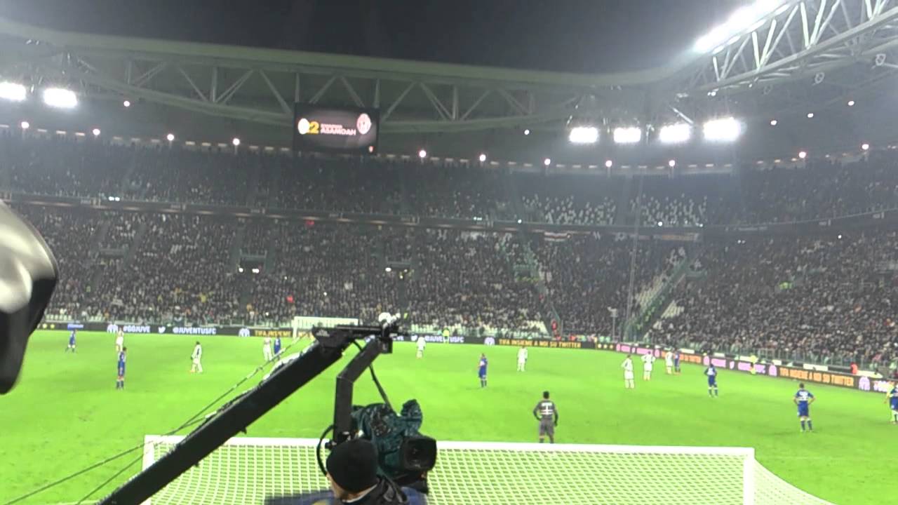 JUVENTUS 4-2 sampdoria Curva Sud: Quant'è forte Pogba/Non si vende Pogba...mp4