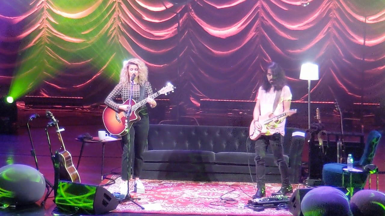 Tori Kelly and Mateus Asato 