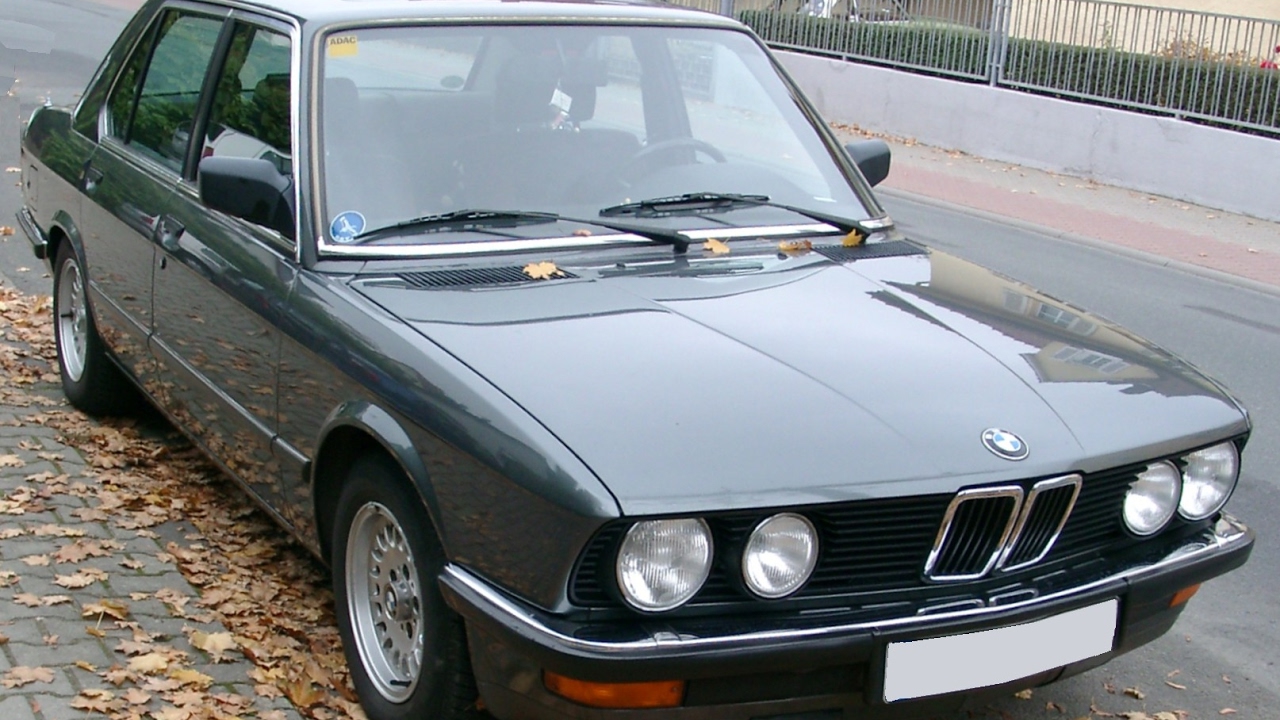BMW e28 ремонт и полная покраска