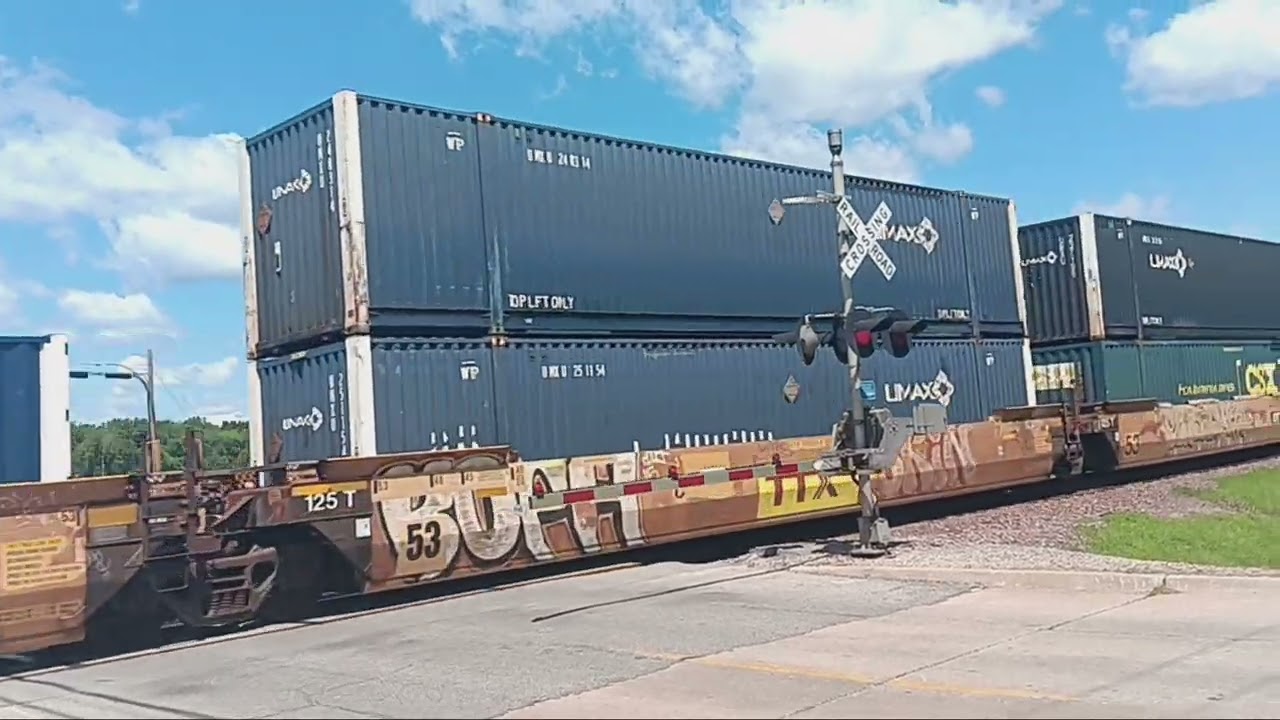 Railfanning on Illinois Avenue in Murphysboro, Illinois Union Pacific intermodal train w mid DPU