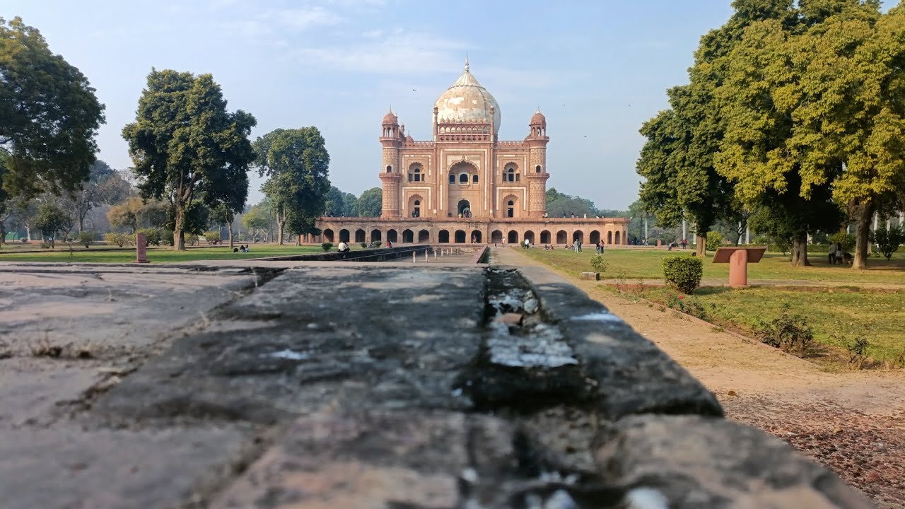Safdarjung tomb   / metro station जोर बाग  / teket 25 only 😍😍😍