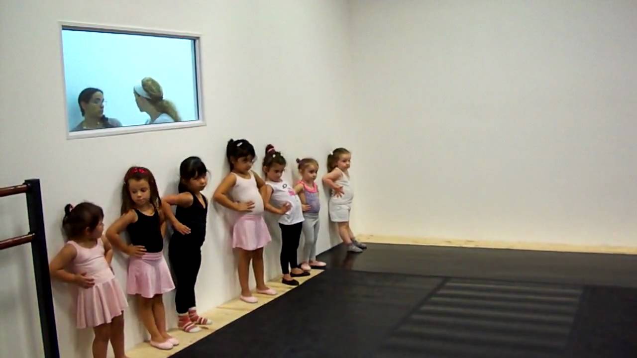 Clase Tallercito de Danzas Clasicas para niñas de 3 y 4 años