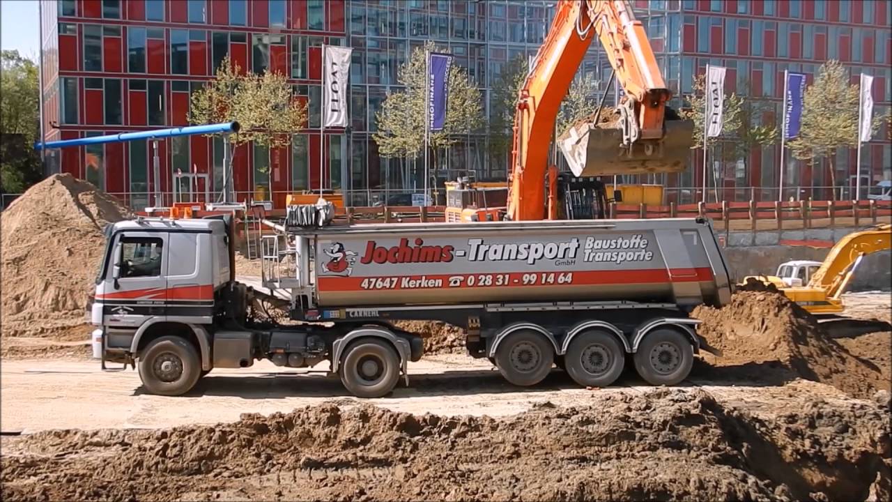 Bagger beladen LKW 130 in 15 Minuten  mit Zeitraffer