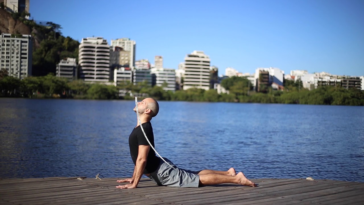 Posições de Yoga - Bhujangasana (Cobra)