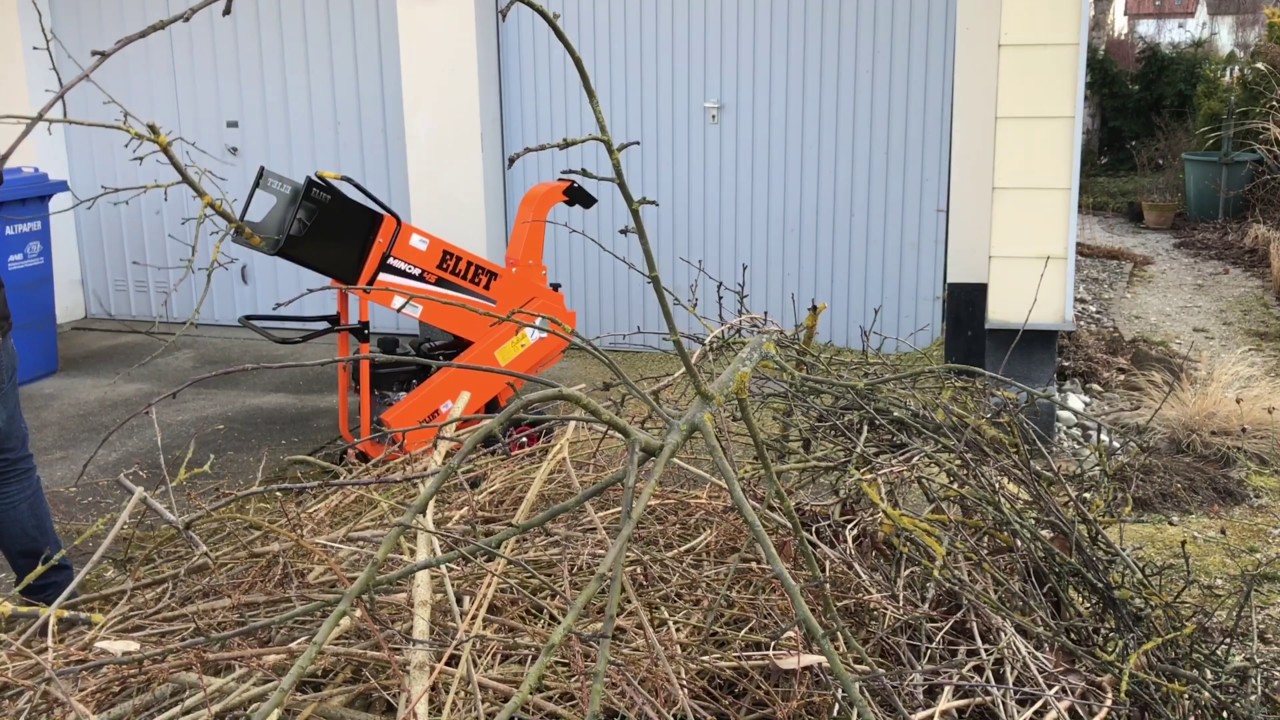 Häcksler Eliet Minor 4S im Einsatz