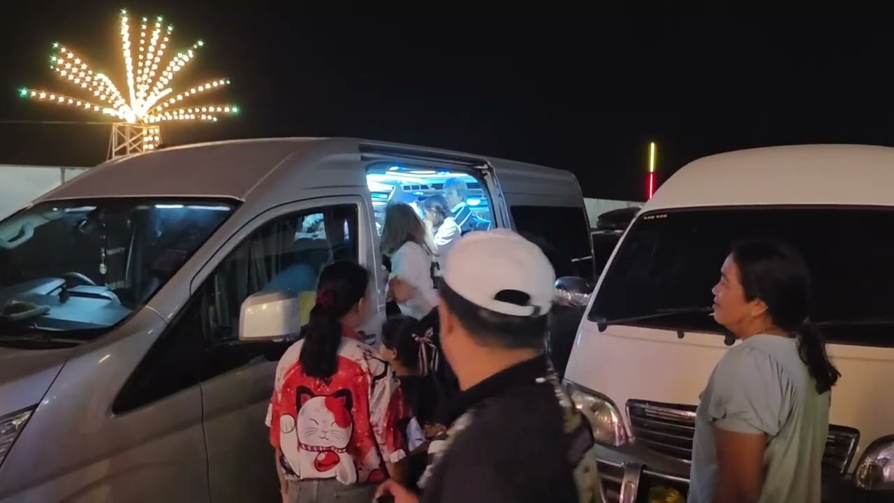 หน้าเวทีน้องต้นข้าวกำลังเดินทาง