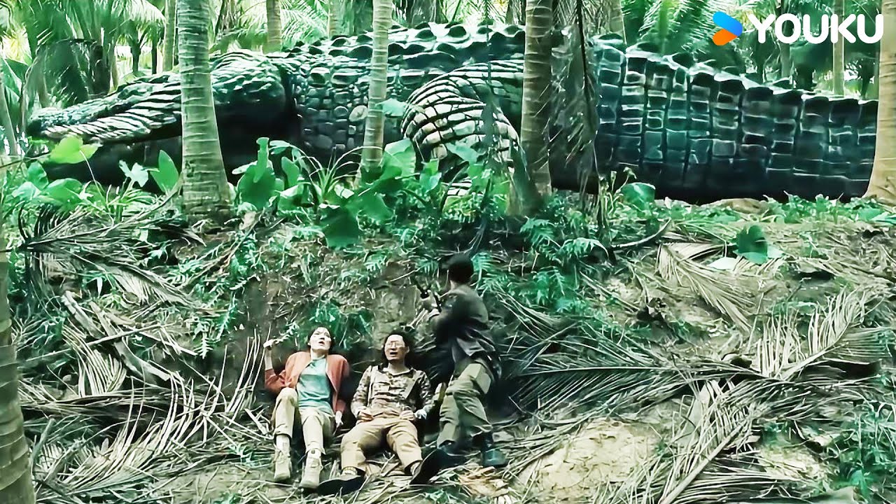 🐊👀They used blind spots to evade the giant croc's chase! | Mega Crocodile | YOUKU MONSTER MOVIE