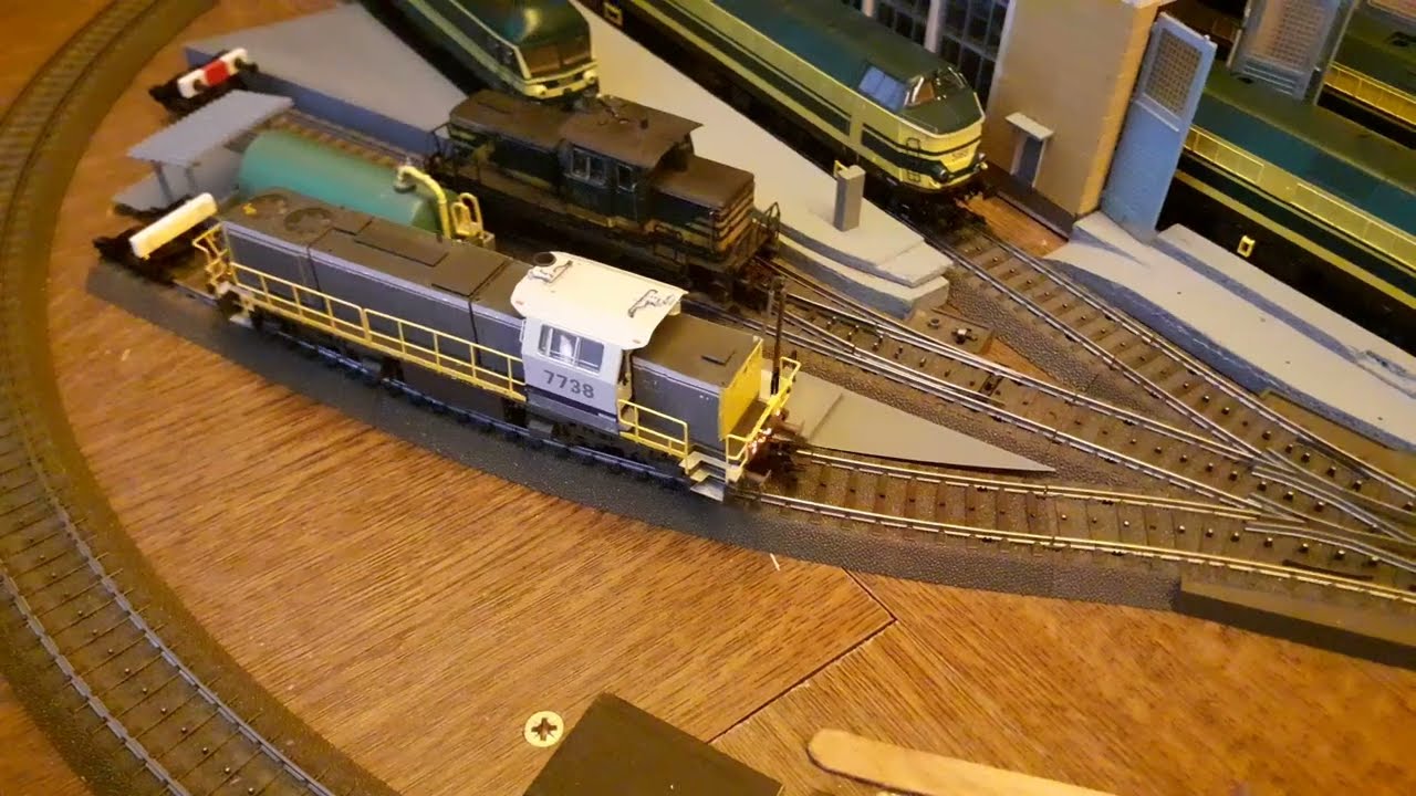 20250828 NMBS 7738 gaat tanken na opdracht