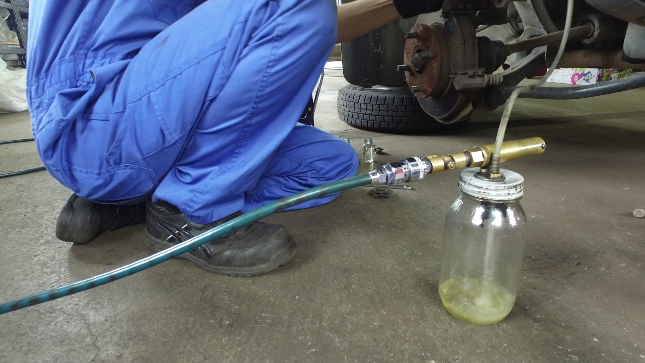 【整備士向け動画】ブレーキオイルを交換する時はピストンを押し込んだ方がいいと思う