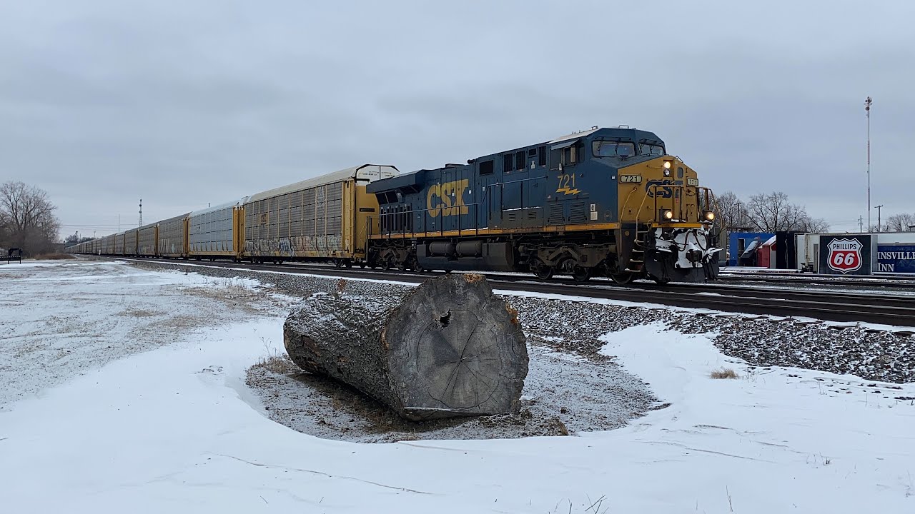 CSX autorack on the CSX St. Louis Line Subdivision in Effingham, Illinois