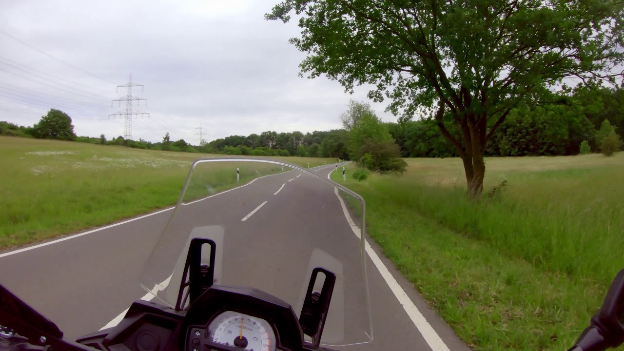 Speele | Kawasaki Versys 650 | Kurvenstrecke
