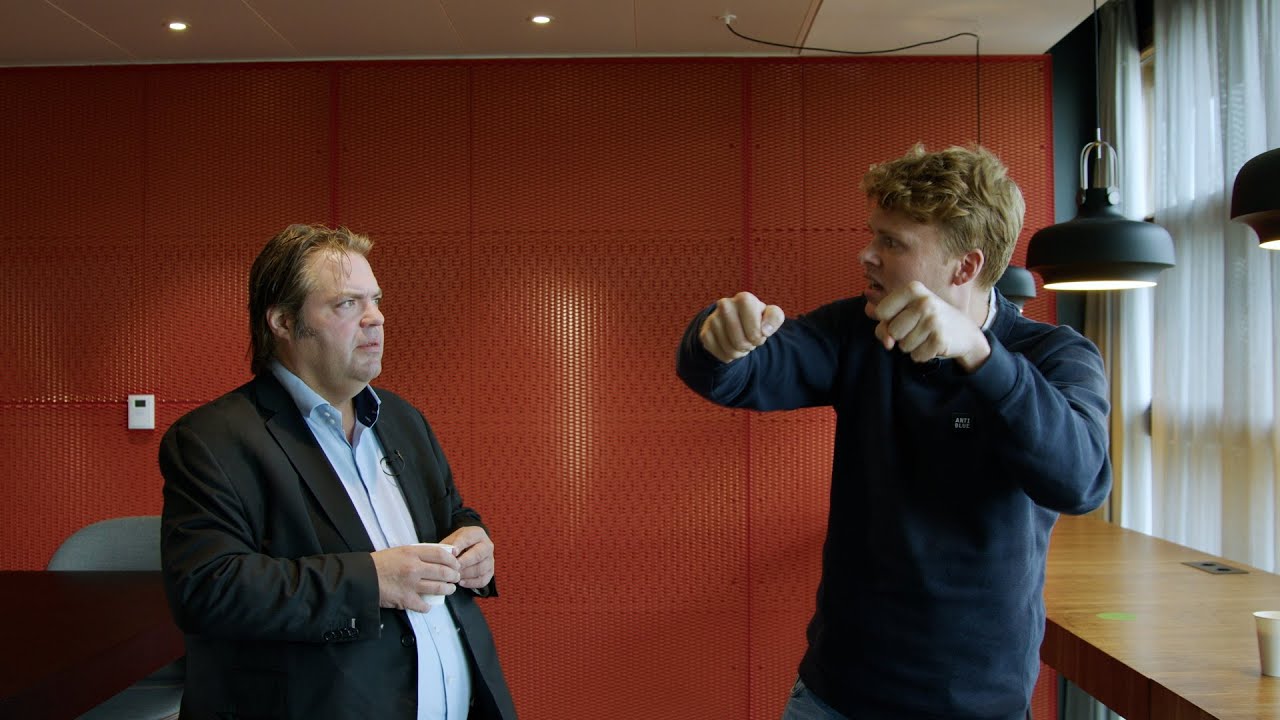 ‘Natte Parijs-Roubaix gunstig voor Mathieu van der Poel’