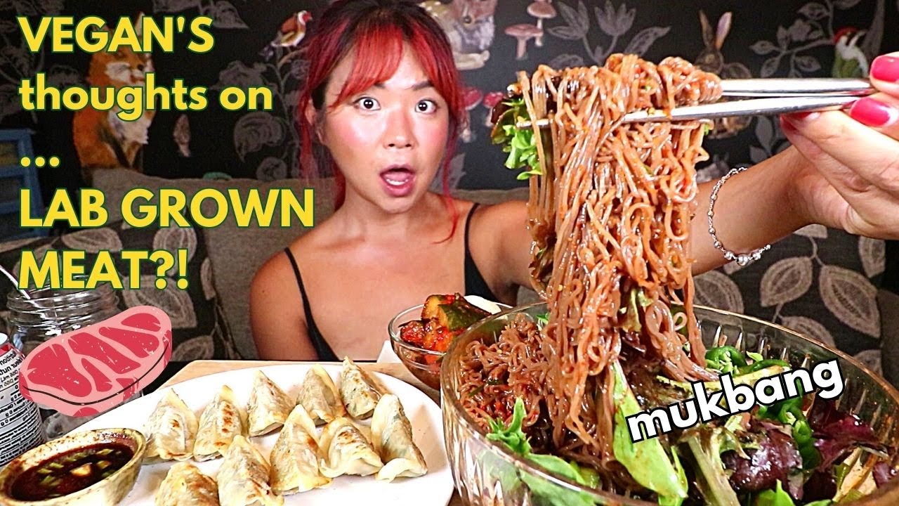SPICY COLD NOODLES (naengmyeon) & DUMPLINGS MUKBANG (Vegan) 냉면 먹방 | Munching Mondays Ep.121