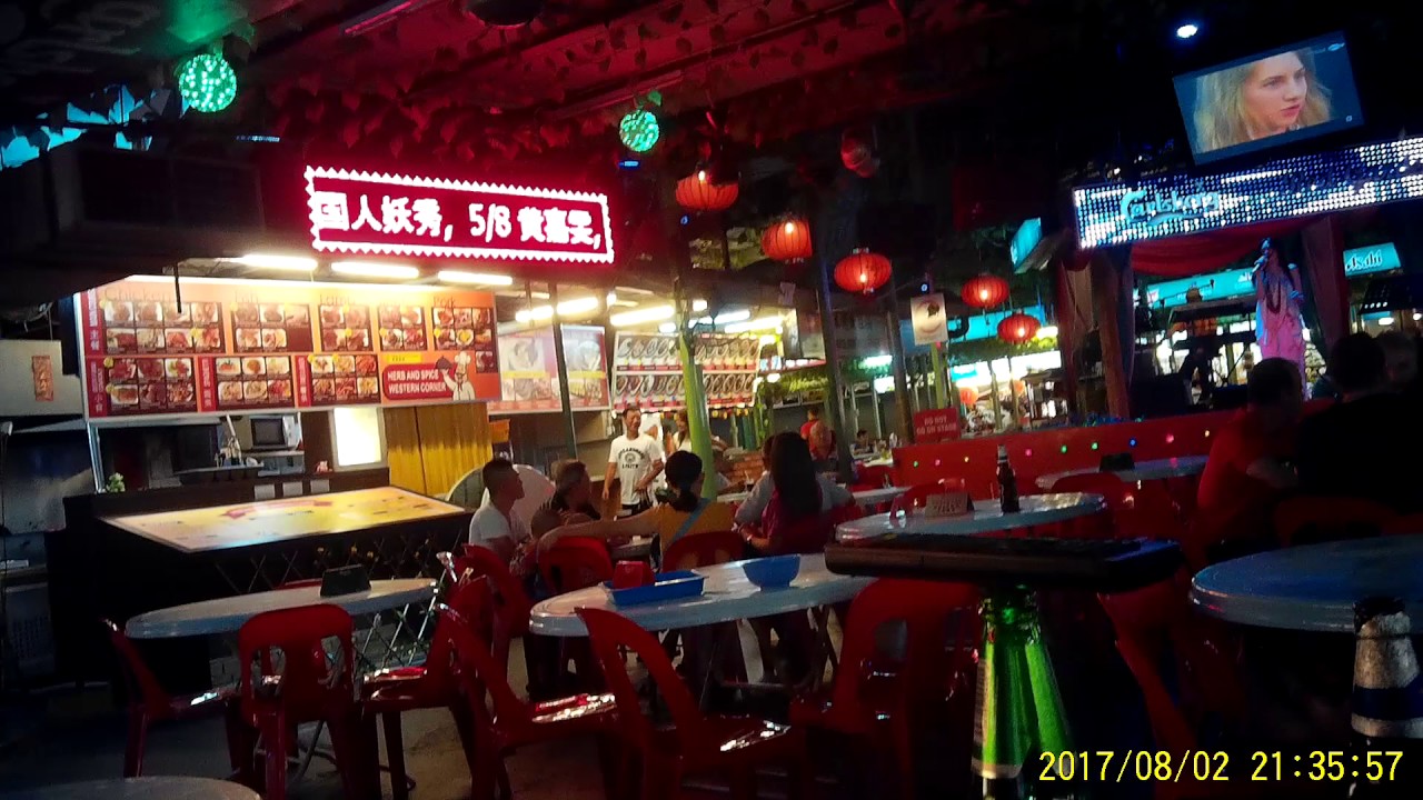 Kiasu & Kiasi Video : Red Garden Food Paradise-Singer In White Singing Release Me