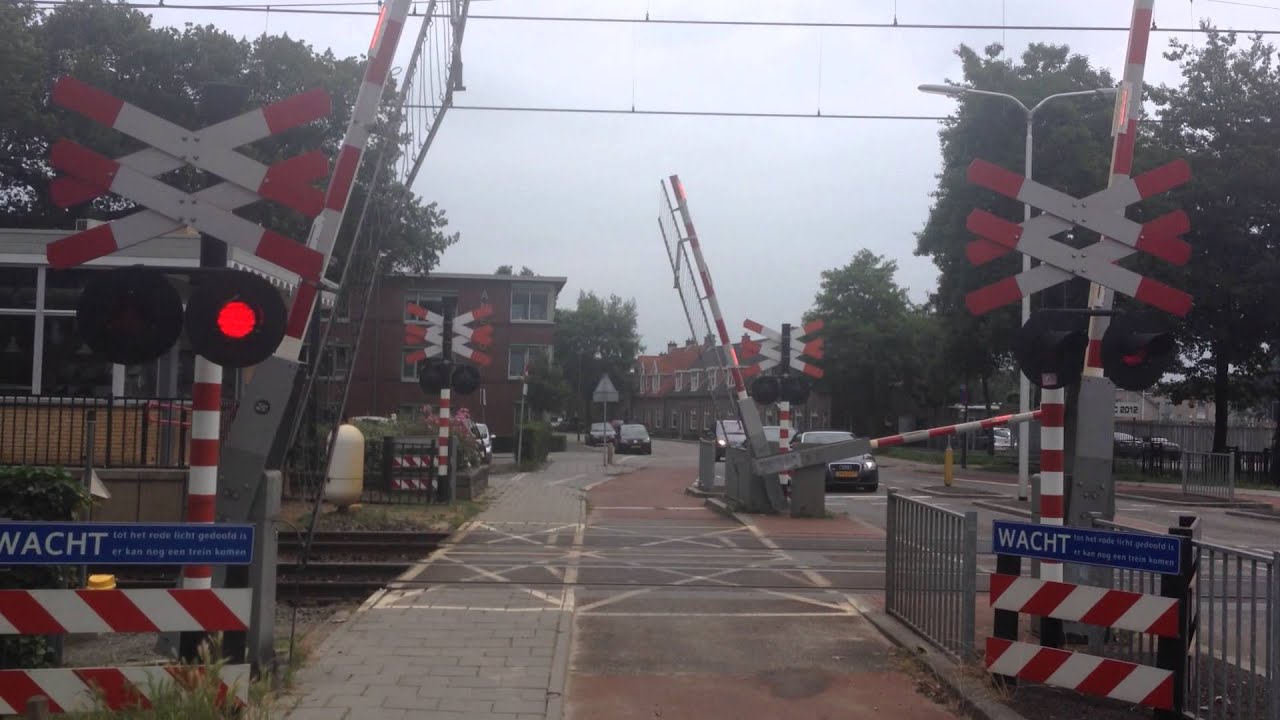 Spoorwegovergang Almelo de Riet // Dutch railroad crossing