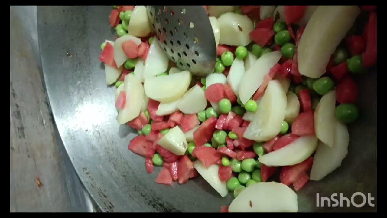 आलू गाजर मटर receipe | बिना प्याज लहसुन के ghar ke Simple masale se bnaye।। Tasty😋 aalu matar gajar