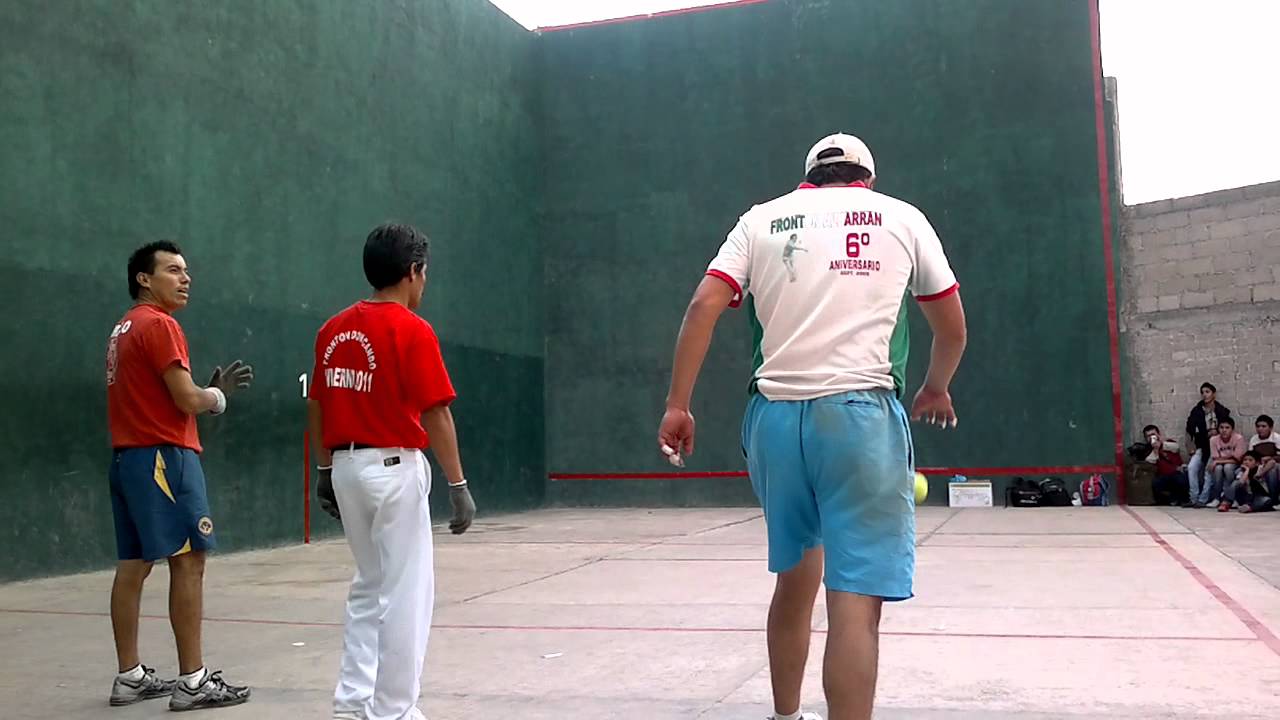 Momo y Chacal vs mis compadres Camello y Boto en el fronton don Rafa.mp4