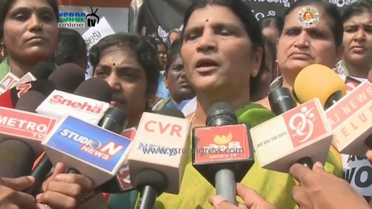 YSRCP General Secretary Lakshmi Parvathi & leaders protest against TDP Govt over Fashion Show