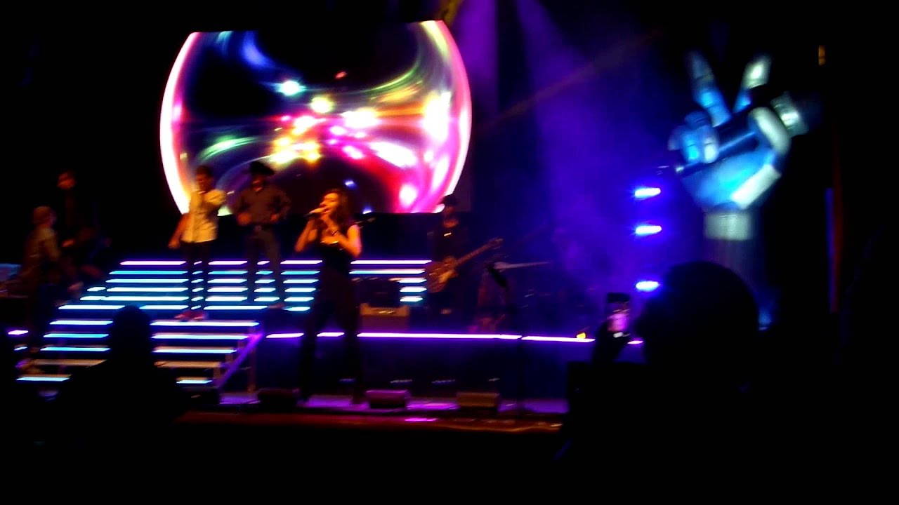 Christina Grimme - The Voice Tour 2014 - We Found Love #PrayForChristina