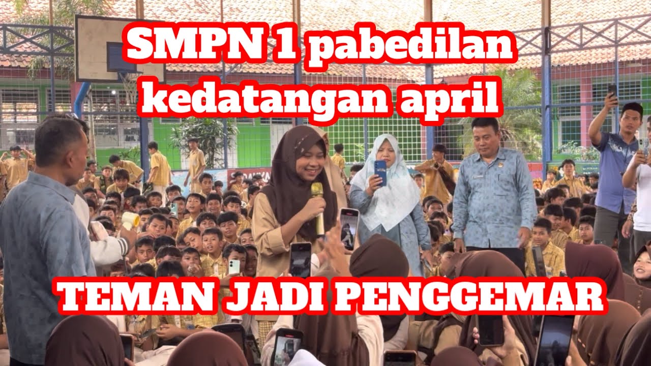 April di sambut teman teman sekolahnya semua histeris