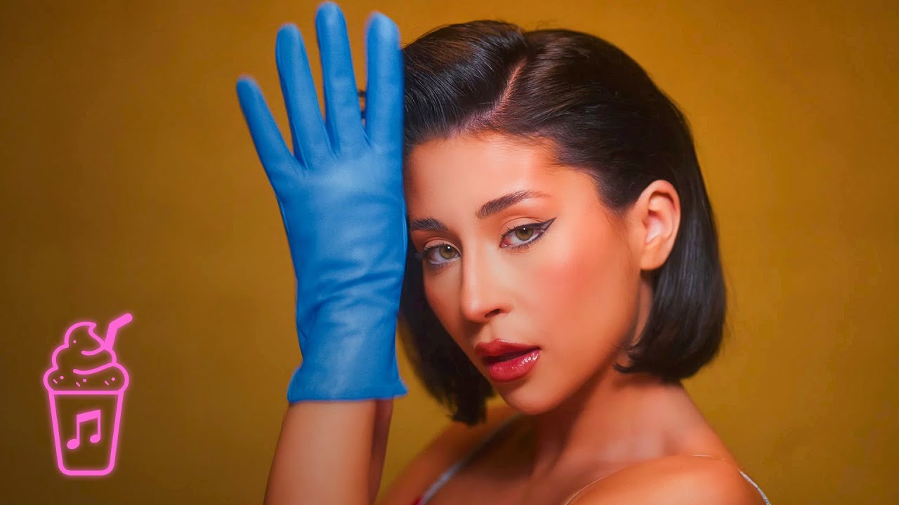 Nicole Cherry - Una pentru bani